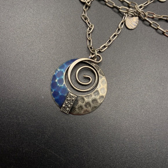 Hammered Metal Pewter & Blue Spiral Necklace On Chain Modern Brutalist - Picture 1 of 7